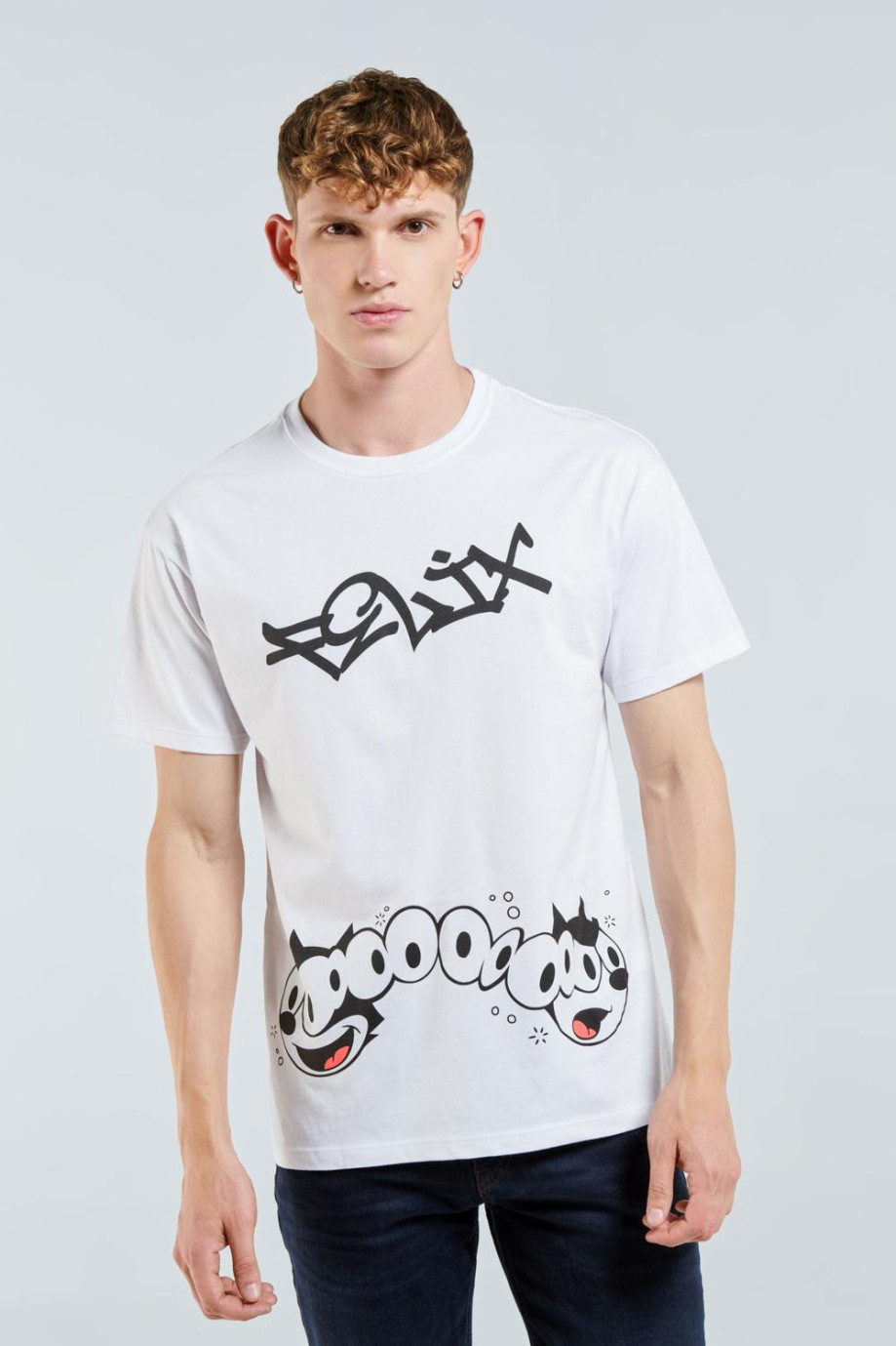 Camiseta blanca con manga corta y diseño de Félix el Gato