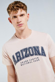 Camiseta cuello redondo rosada con diseño college de Arizona