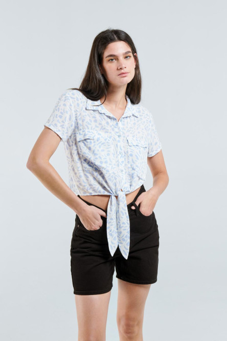 Blusa con cuello camisero unicolor con nudo en frente