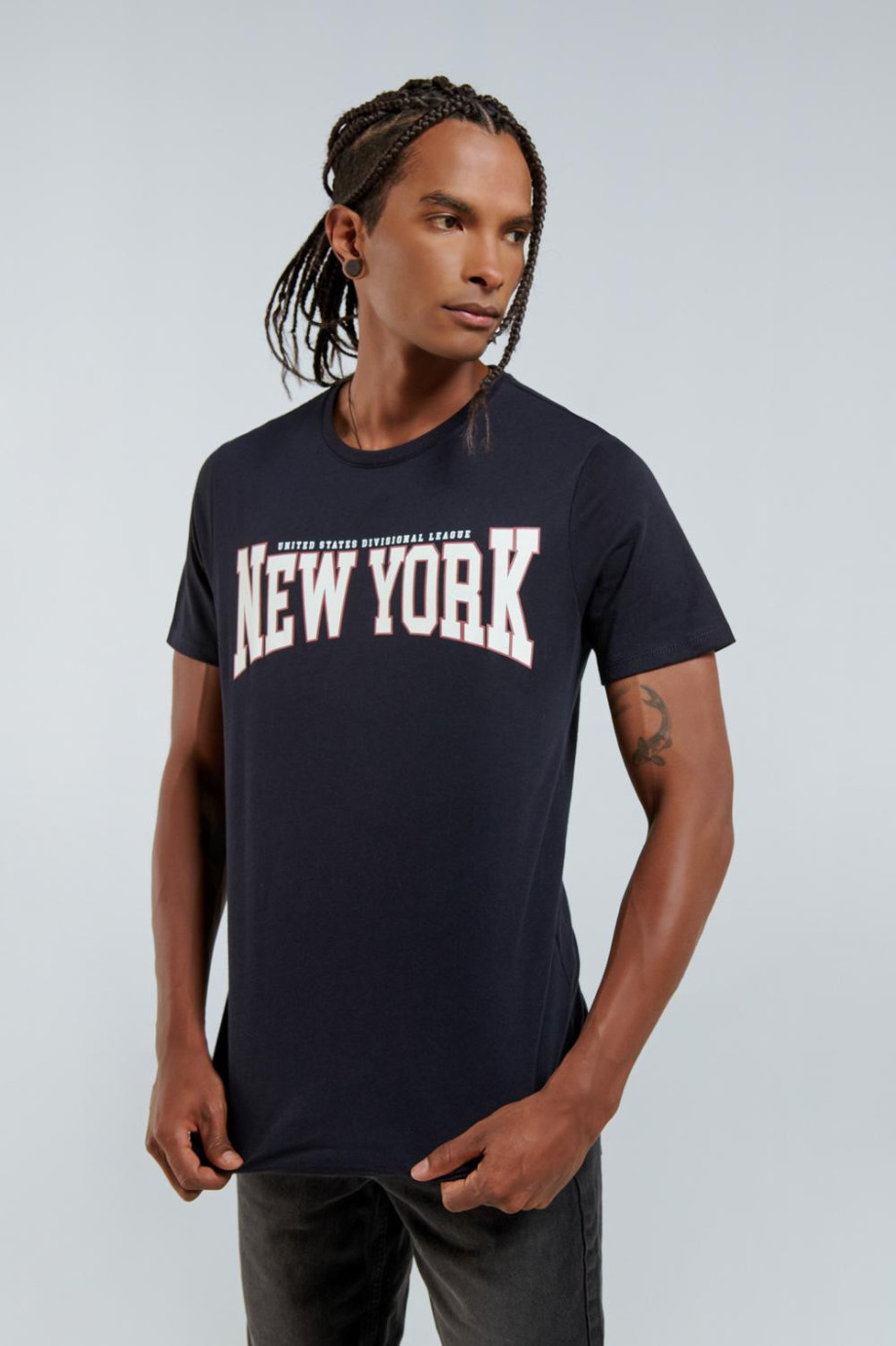 Camiseta azul con cuello redondo y diseño college de NY