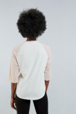 Camiseta oversize crema clara con manga ranglan 3/4 y diseño college