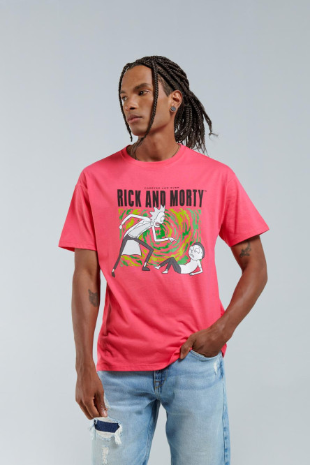 Camiseta cuello redondo fucsia con estampado de Rick and Morty en frente