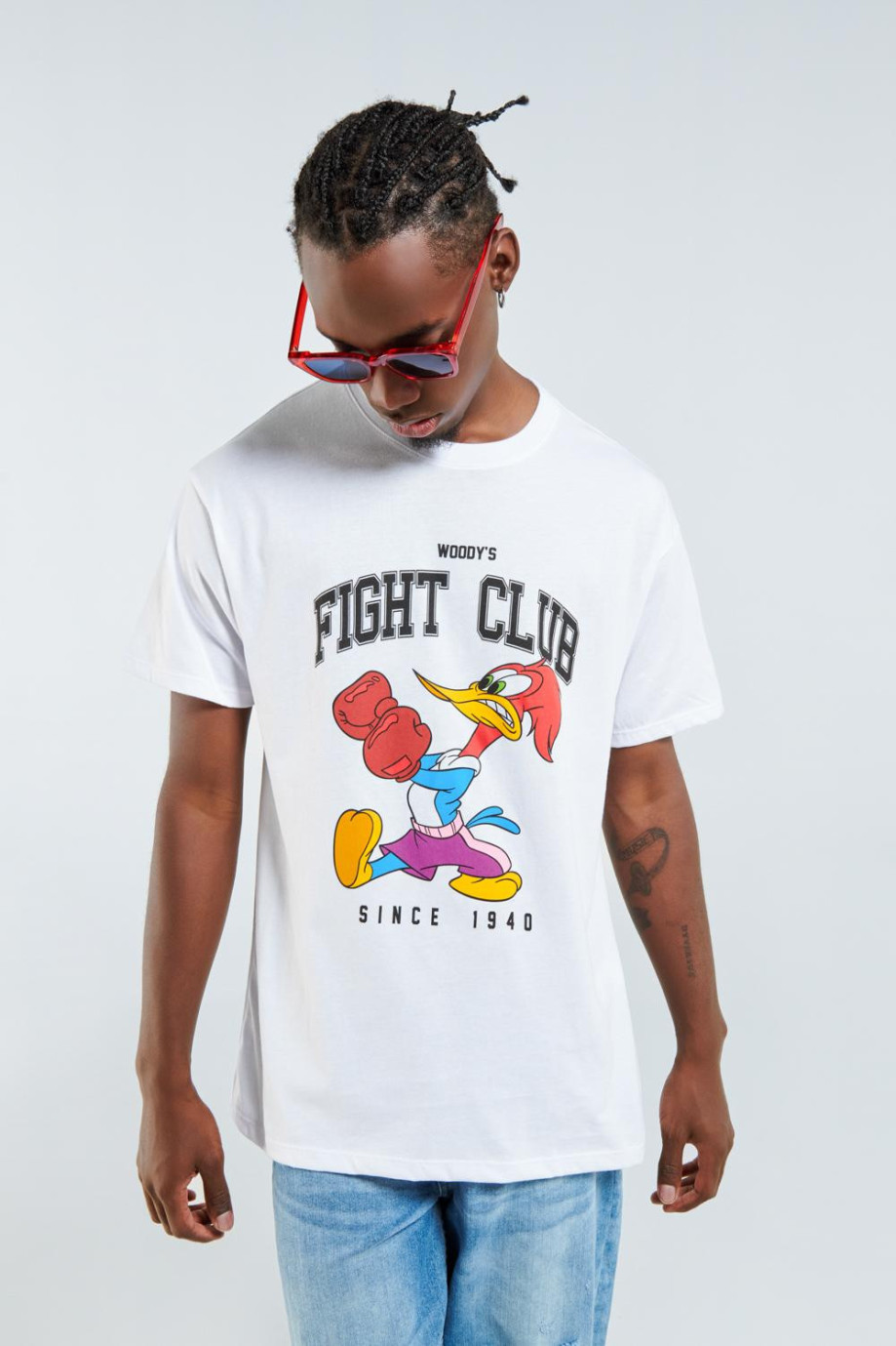 Camiseta cuello redondo blanca con diseño del Pájaro Loco