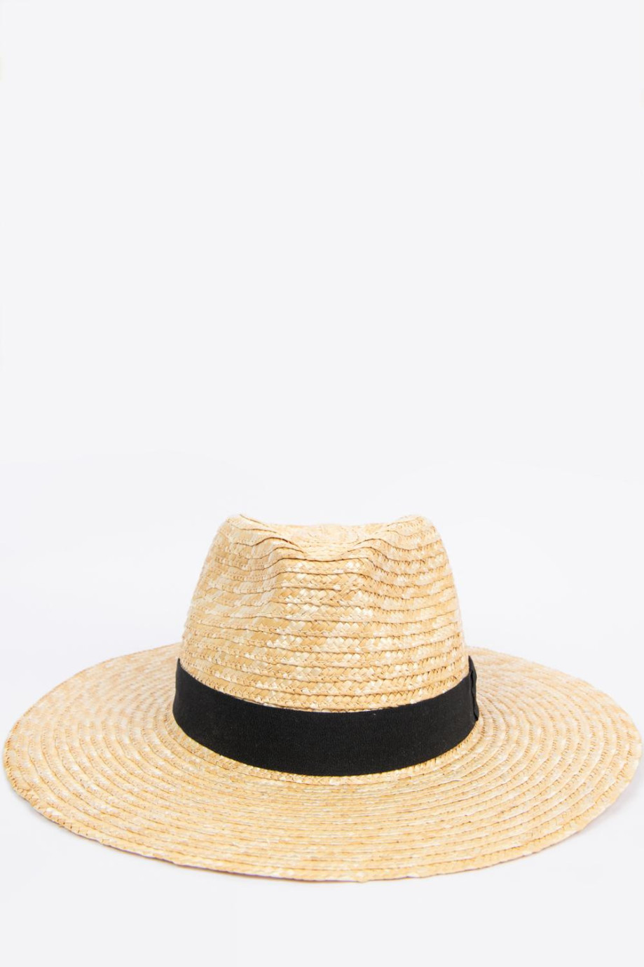 Sombrero kaky claro con cinta negra y ala ancha plana