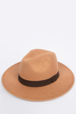 Sombrero fedora café claro con cinta decorativa y ala plana