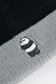 Gorro tejido negro con bordado de Osos Escandalosos y doblez gris