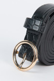 Cinturón negro con texturas y hebilla circular dorada