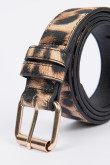 Cinturón café claro con diseños en animal print y doble trabilla