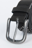 Cinturón sintético negro con taches metálicos y hebilla cuadrada