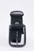 Cinturón café oscuro en sintético con hebilla cuadrada metálica