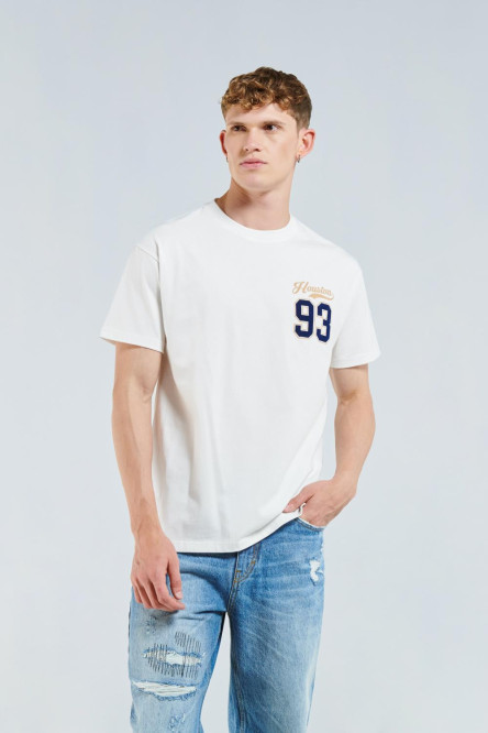Camiseta crema clara con manga corta y diseño college