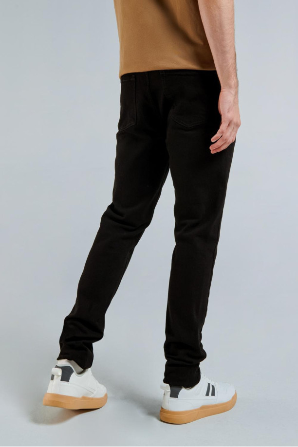 Camisa Negra Slim Fit, Pantalon Chino Negro  Camisa negra hombre,  Pantalones negros hombre, Camisa negra