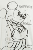 Camiseta oversize crema con diseños de Mickey y manga corta