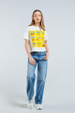 Camiseta crop top crema clara con diseño de Bob Esponja