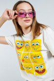 Camiseta crop top crema clara con diseño de Bob Esponja