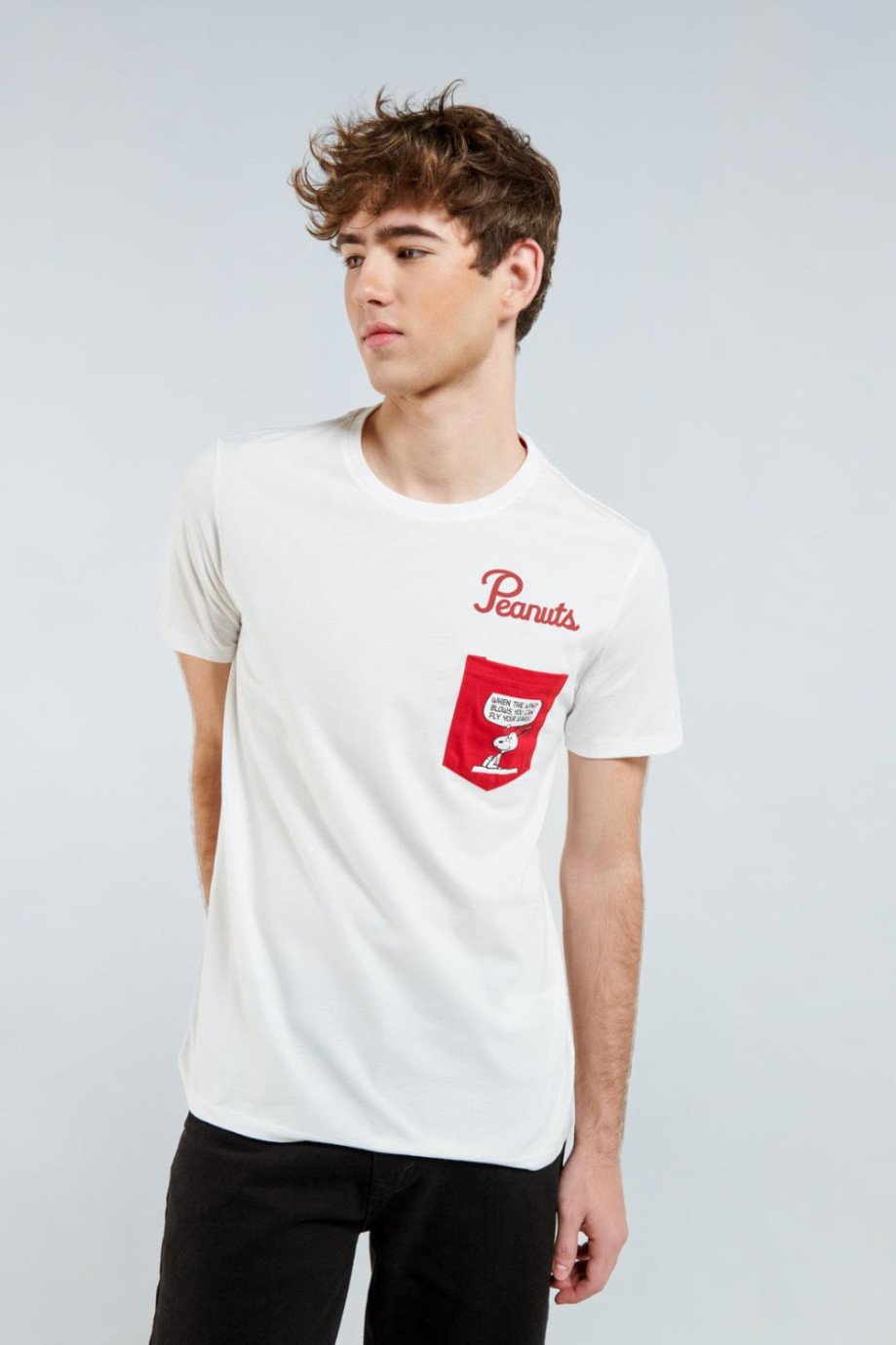 Camiseta manga corta con bolsillo y estampado de Snoopy