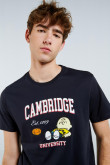 Camiseta azul con diseño college de Snoopy y Cambridge