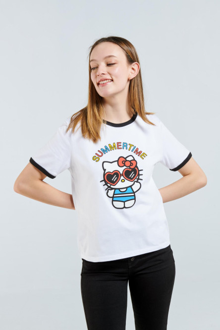 Camiseta blanca con manga corta y diseño de Hello Kitty