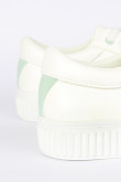 Tenis casuales blancos con contrastes verdes y suelas planas