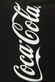 Camiseta cuello redondo negra con diseño blanco de Coca-Cola