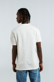 Camiseta crema clara con diseño college y manga corta