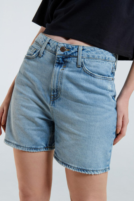 Short en jean azul con tiro súper alto y costuras amarillas