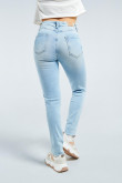 Jean jegging azul claro con rotos delanteros y tiro alto