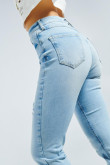 Jean jegging azul claro con rotos delanteros y tiro alto