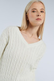 Suéter cuello V crema claro con tejido en trenzas