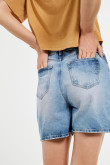 Short 90´S azul claro en jean con bolsillos y tiro súper alto
