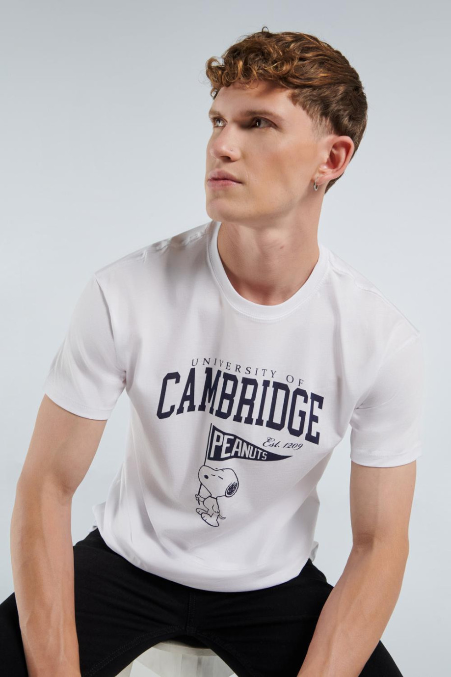 Camiseta manga corta blanca con diseño college de Snoopy y Cambridge