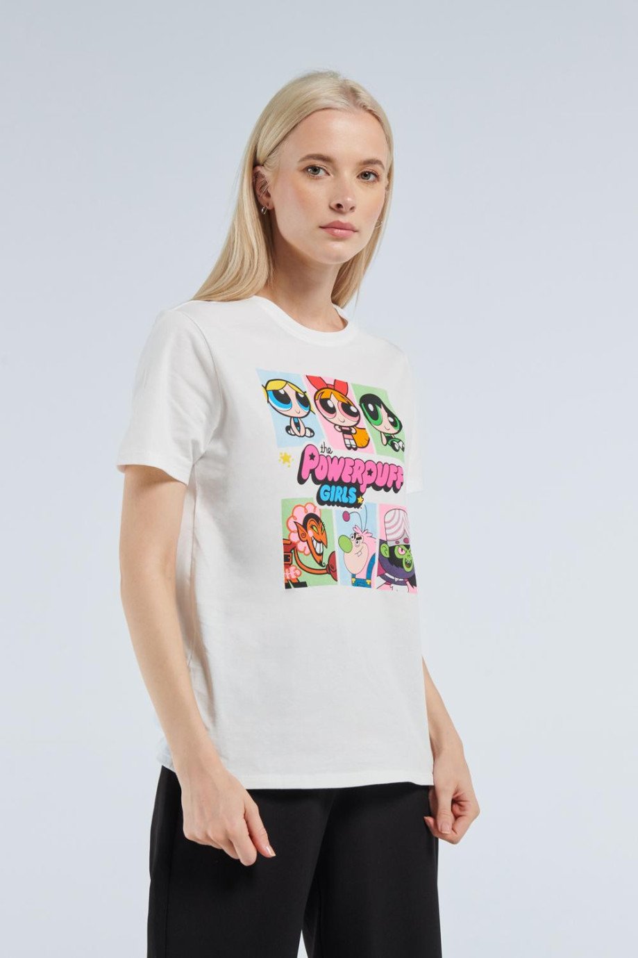Camiseta crema clara con manga corta y diseño de Chicas Superpoderosas