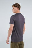 Camiseta gris con diseño de NASA en frente y cuello redondo