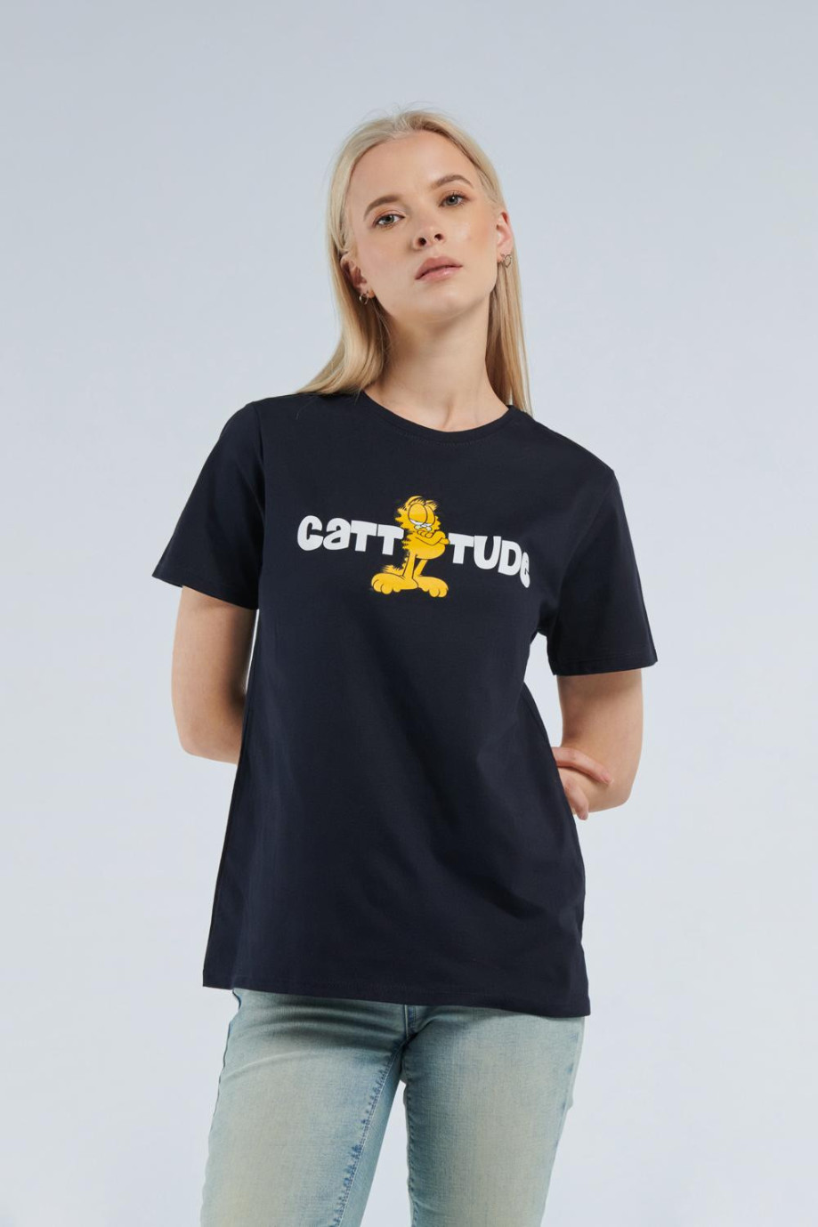 Camiseta manga corta azul intensa con diseño de Garfield en frente