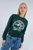 Buzo cuello redondo verde oscuro con diseño college de New York