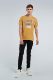 Camiseta kaki clara con manga corta y diseño college