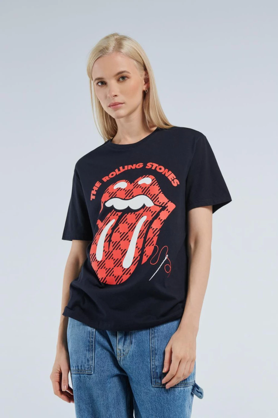 Camiseta femenina hombro rodado manga corta con estampado en frente de Rolling Stones