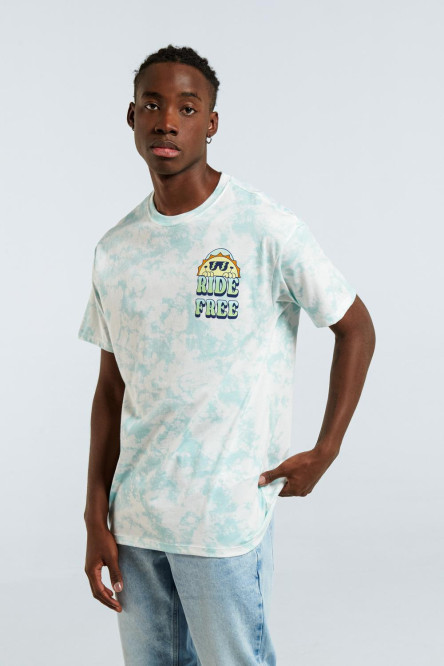 Camiseta azul clara tie dye manga corta con diseño de skate
