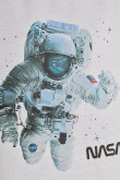 Camiseta unicolor con diseño de NASA en frente y manga corta