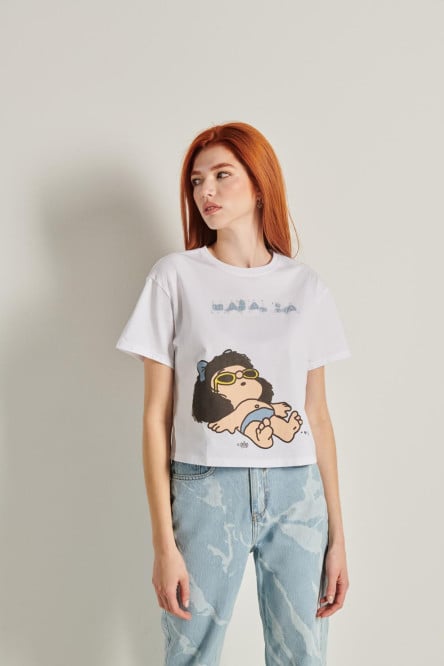 Camiseta crop top blanca con diseño de Mafalda y manga corta