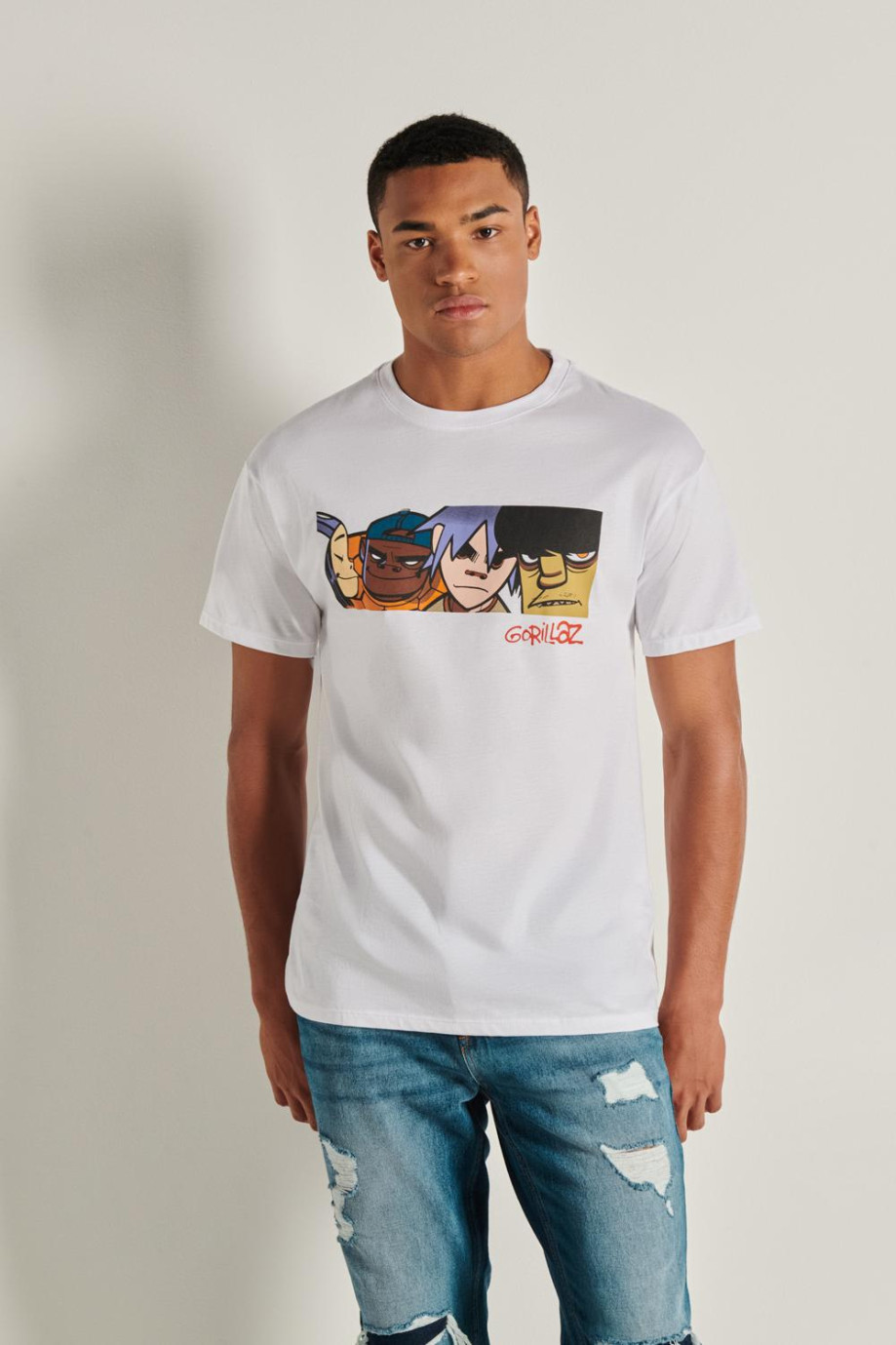 Camiseta blanca en algodón con cuello redondo y diseño de Gorillaz
