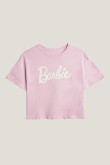 Camiseta rosada clara crop top con diseño blanco de Barbie