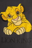 Camiseta gris intensa con cuello redondo y diseño de Simba en frente
