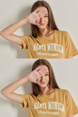 camiseta-para-mujer-en-algodon-manga-corta-cuello-redondo-estampada-en-frente-estilo-college