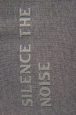 Camiseta oversize manga corta gris con diseños de textos