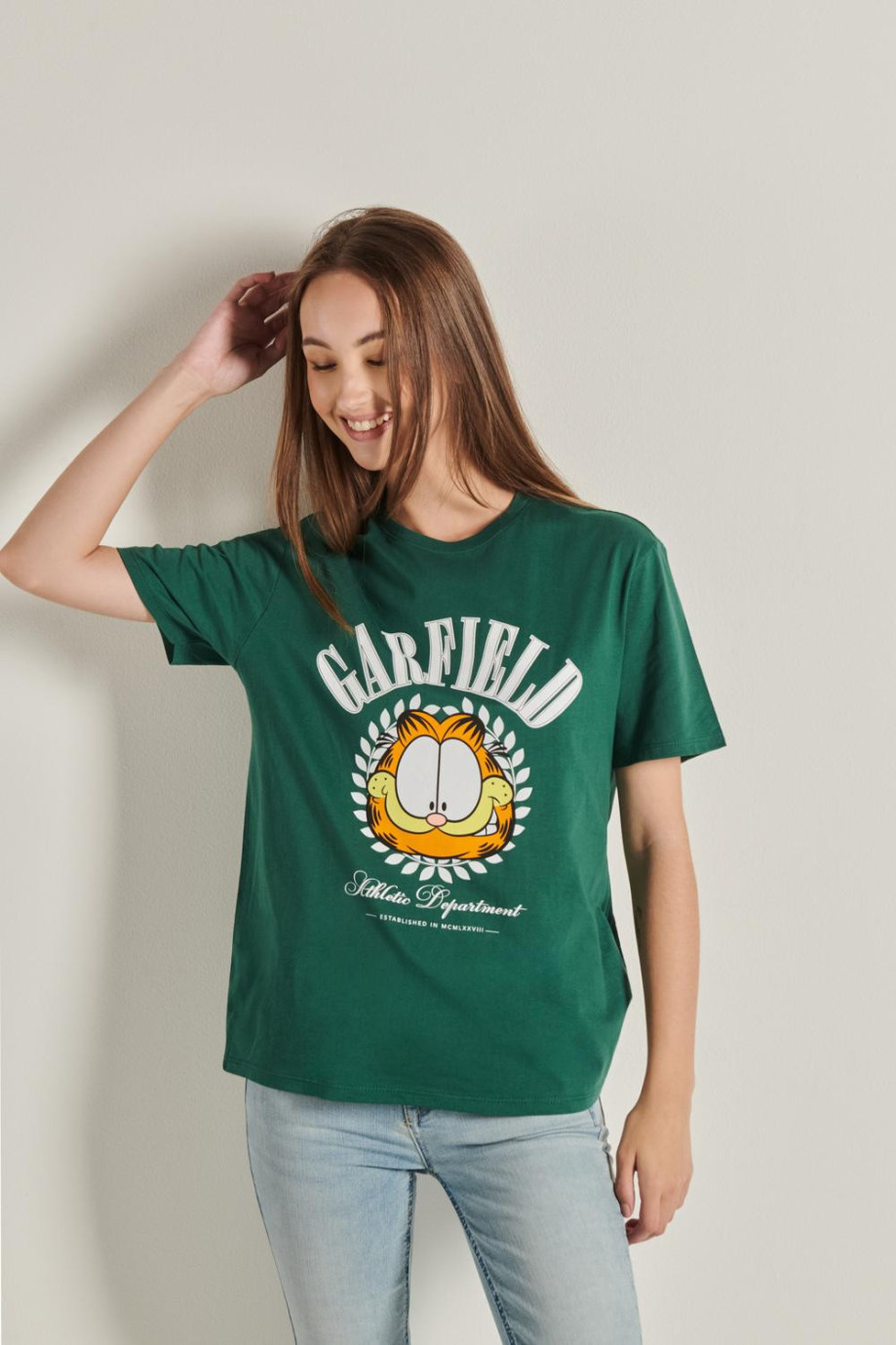 Camiseta verde oscura oversize con manga corta y diseño college de Garfield