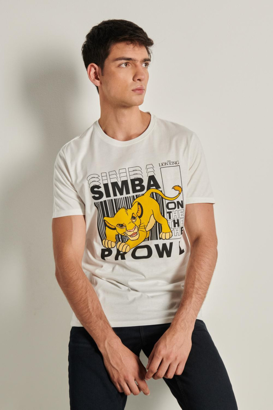 Camiseta manga corta crema con diseño del Rey León en frente