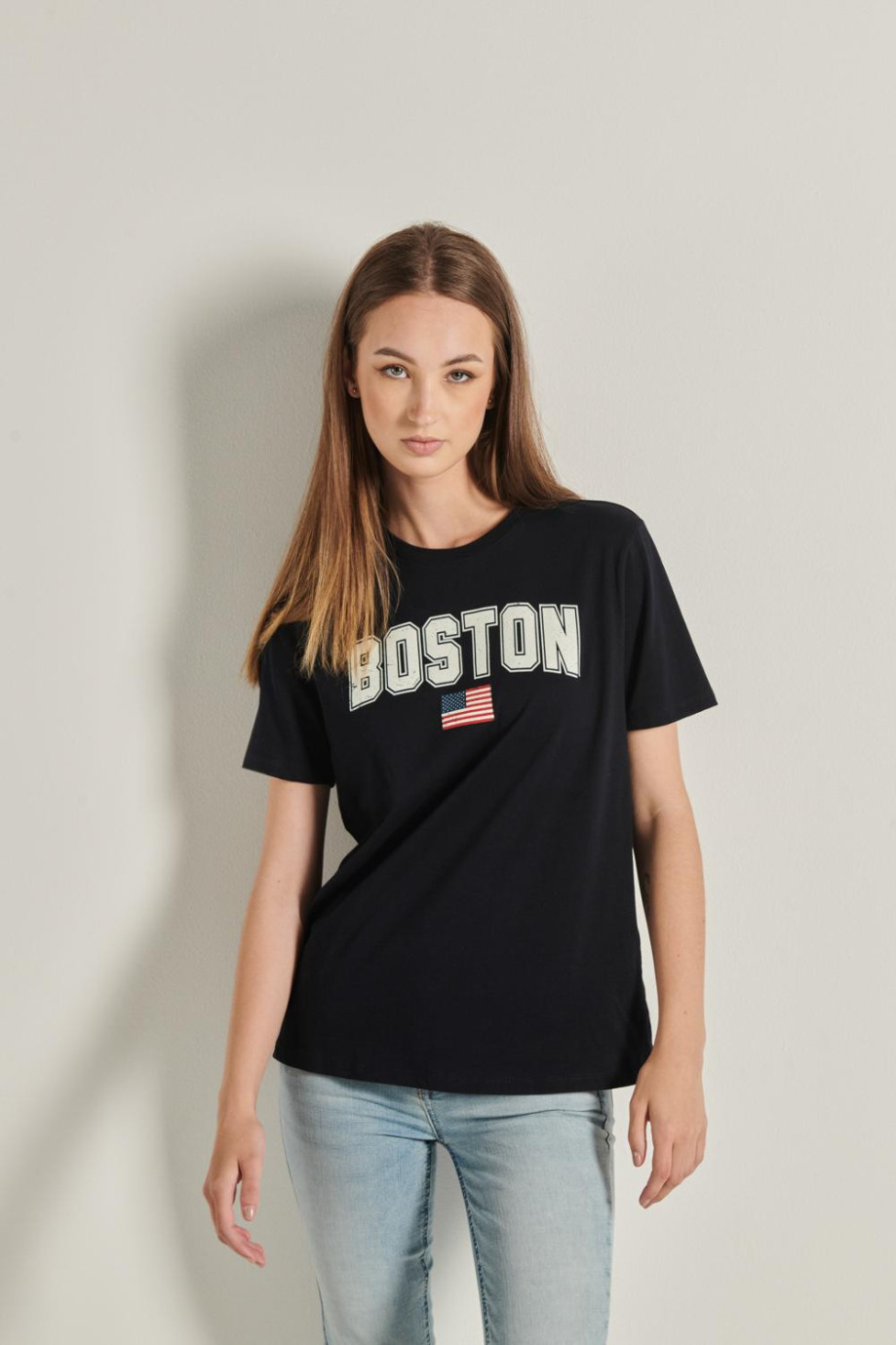 Camiseta oversize en algodón unicolor con manga corta y diseño college