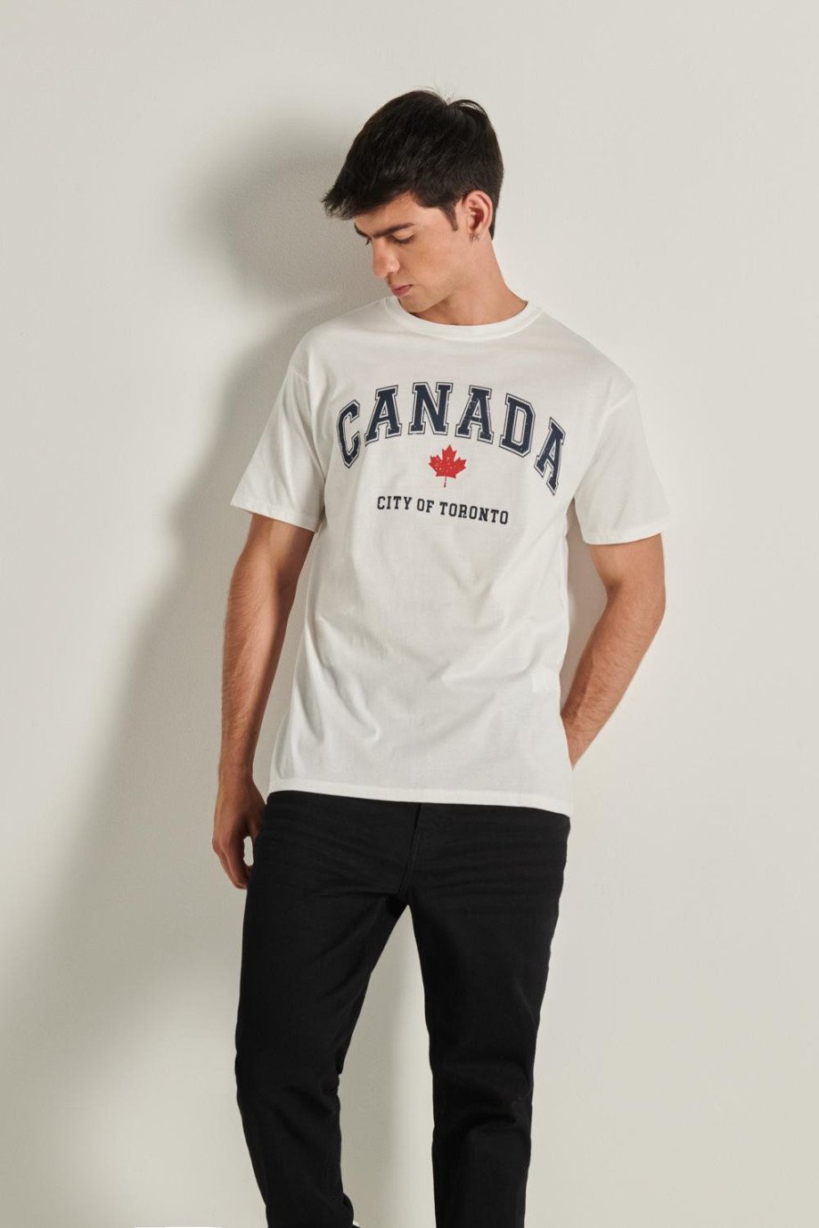 Camiseta oversize unicolor con manga corta y diseño college de Canadá