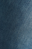 Jean azul oscuro con efecto push up, tiro alto y pretina ancha